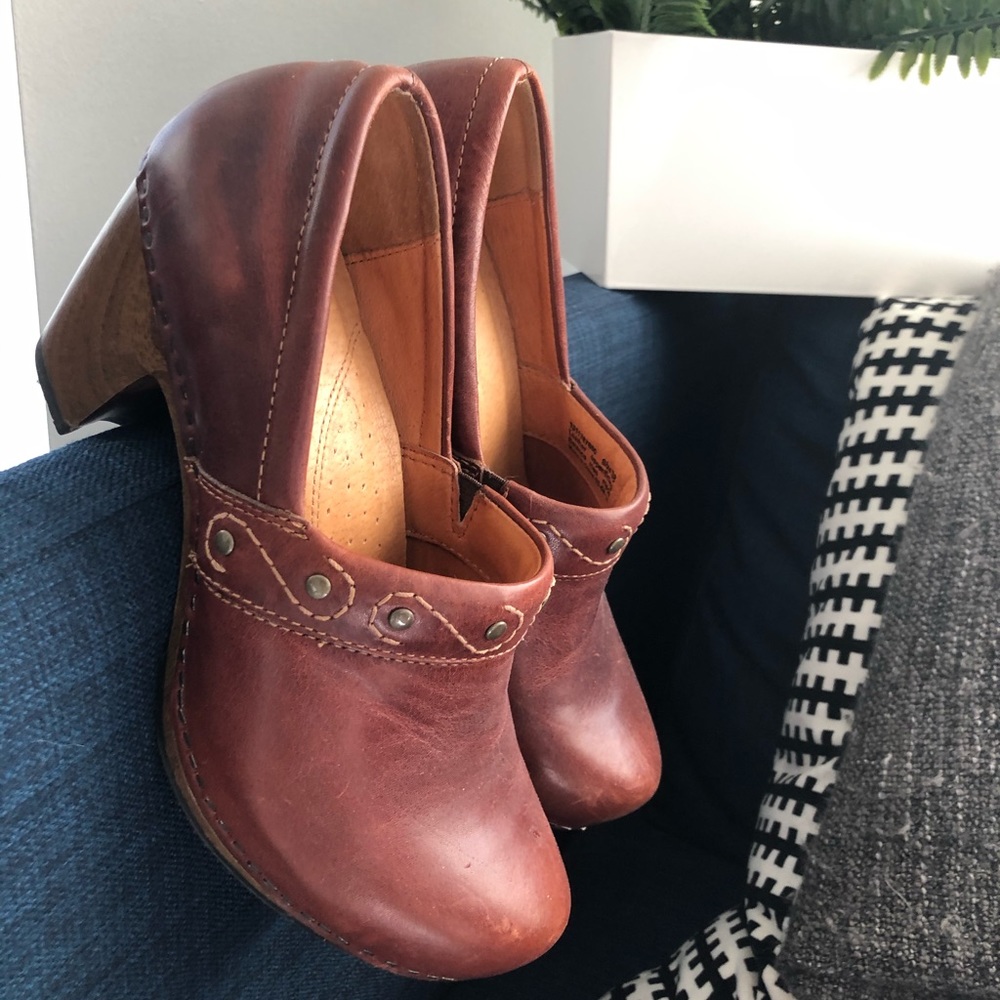 Dansko clog heel shoes